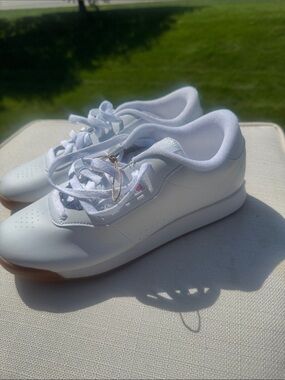 Reebok Women's White Leather Lace-Up Sneakers with Gum Sole